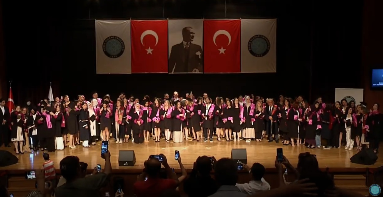  20250814224339568MEZUNİYET